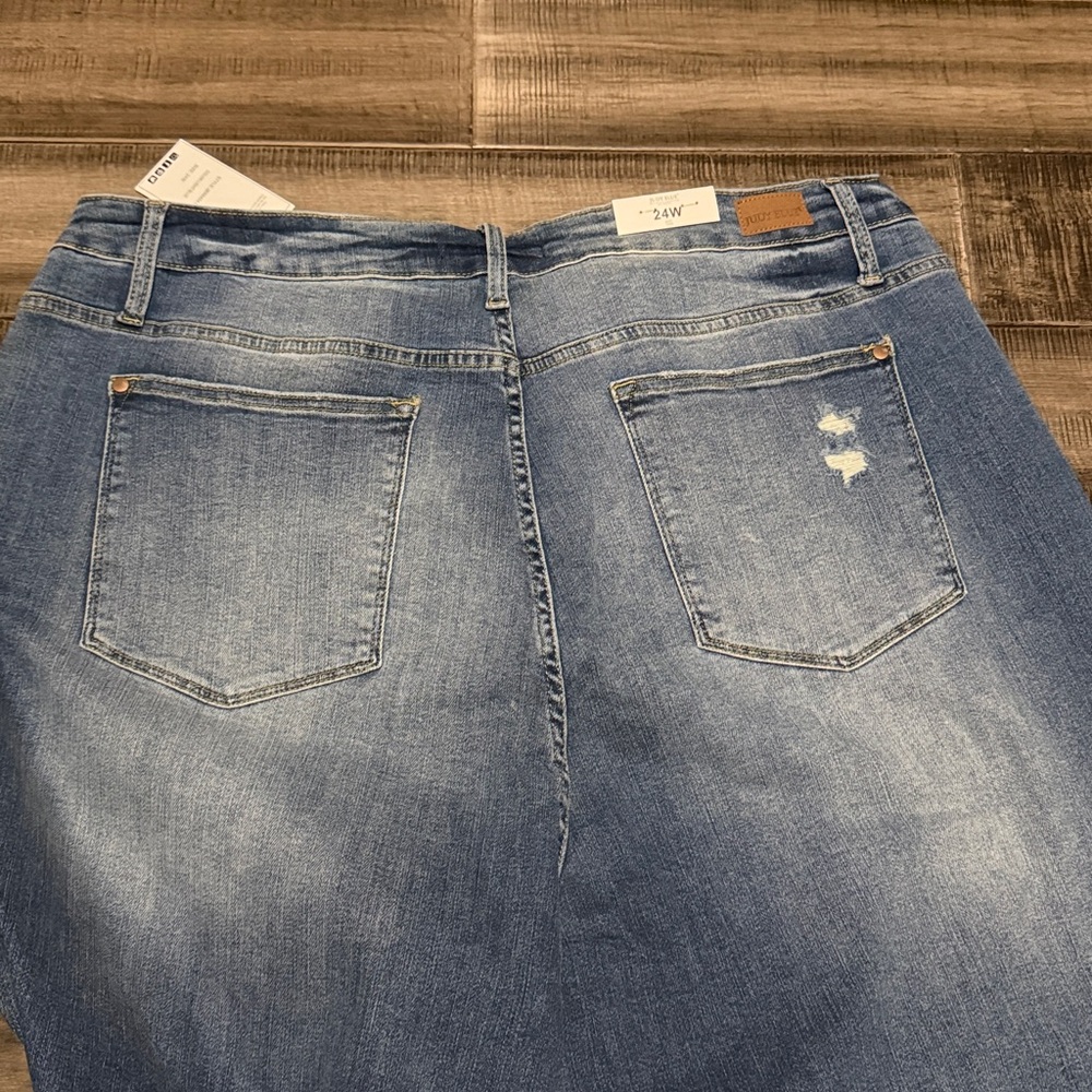 New Judy Blue Boy Toy Light Wash High Rise Cuffed Boyfriend Distressed Jeans - Picture 7 of 14